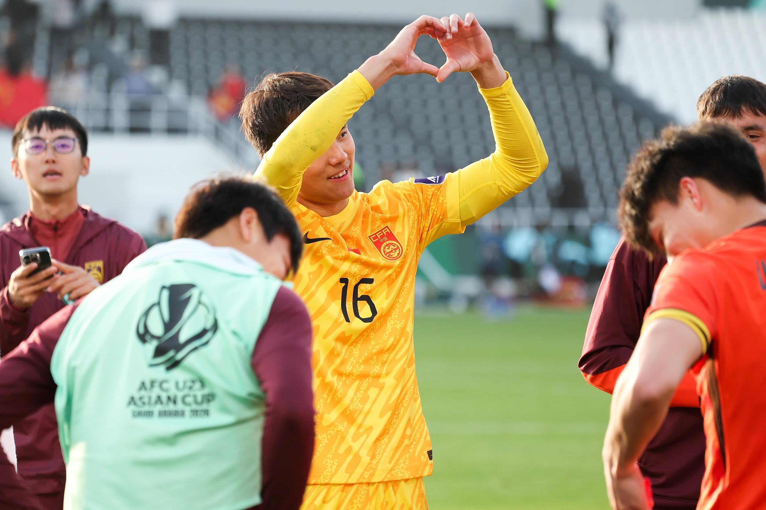 开云-比赛中险自摆乌龙，拜合拉木赛后现身李昊社媒评论：门神